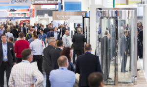 Vom 27. bis 30. September 2016 trifft sich die internationale Sicherheitsbranche auf der security essen in der Messe Essen. Rund 1.000 Aussteller aus 45 Nationen stellen ihre Produkte und Lösungen auf der Weltmesse für zivile Sicherheit vor. In den sechs Säulen mechanische Sicherungstechnik, IT-Security, elektronische Sicherungstechnik, Brandschutz, Dienstleistungen sowie Freigeländesicherung präsentieren die Aussteller ihre neuesten Innovationen. Im Bild: Interessierte Fachbesucher an den Messeständen in der Halle 3. --- 27-09-2016/Essen/Germany Foto:Rainer Schimm/©MESSE ESSEN GmbH --- Verwendung / Nutzungseinschränkung: Redaktionelle Foto-Veröffentlichung über MESSE ESSEN/CONGRESS CENTER ESSEN und deren Veranstaltungen gestattet. NO MODEL RELEASE - Keine Haftung für Verletzung von Rechten abgebildeter Personen oder Objekten, die Einholung der o.g. Rechte obliegt dem Nutzer. Das Foto ist nach Nutzung zu löschen! --- Use / utilisation restriction: Editorial photographic publications about MESSE ESSEN / CONGRESS CENTER ESSEN and their events are permitted. NO MODEL RELEASE - No liability for any infringements of the rights of portrayed people or objects. The user is obliged to seek the above rights. The photograph must be deleted when it has been utilised!
